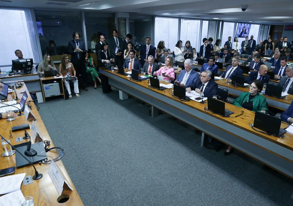 Deputado pede prisão de ex-presidente de entidade por silêncio em CPMI