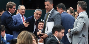 CCJ da Câmara suspende ação penal no STF contra deputado Gayer