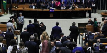 Câmara aprova urgência para votar projeto que cria Bancada Cristã