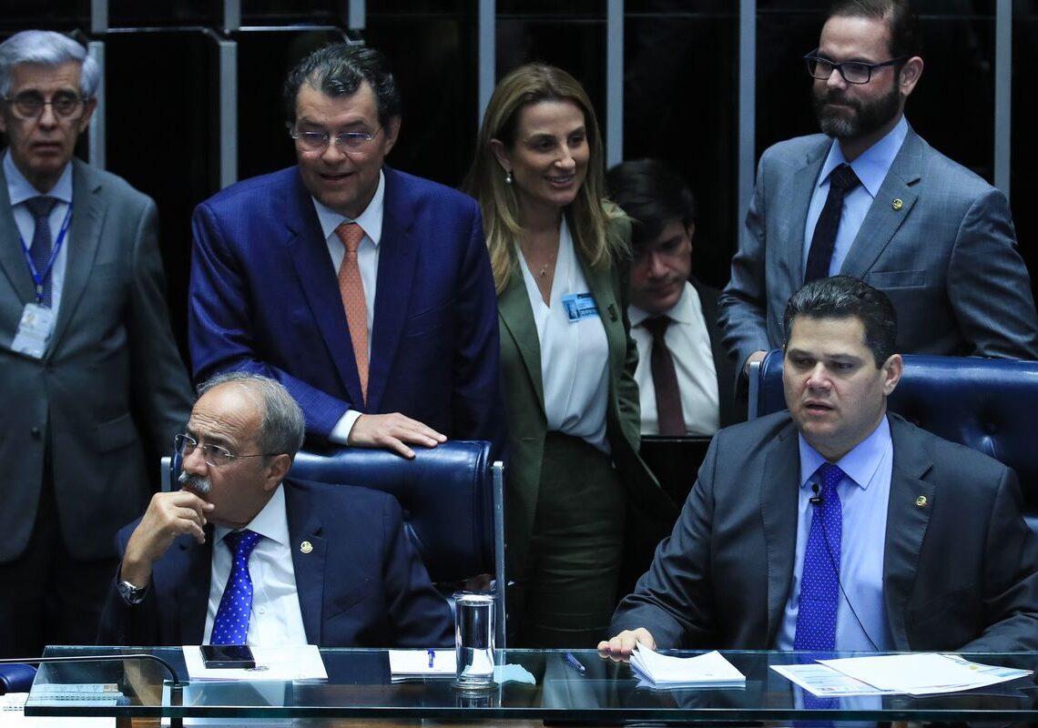 Senado aprova projeto que proíbe empréstimo consignado não autorizado