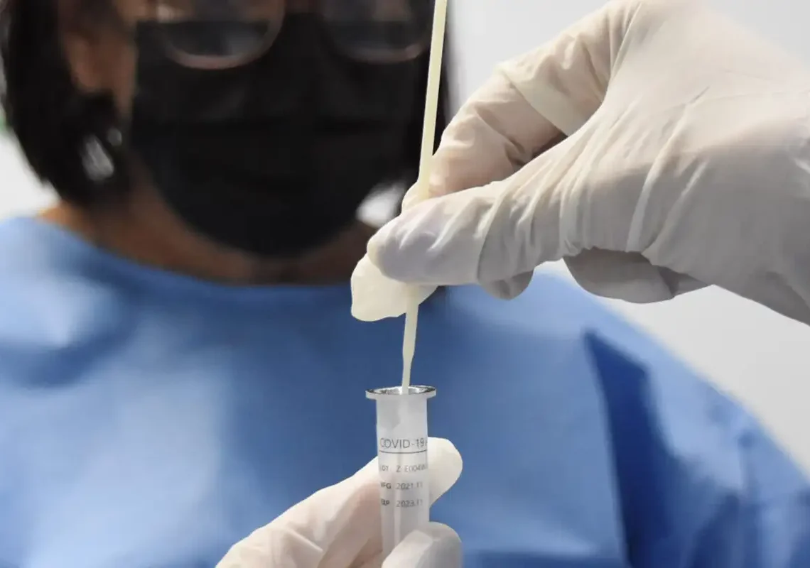 Covid-19 causou metade das mortes por vírus respiratórios em 4 semanas