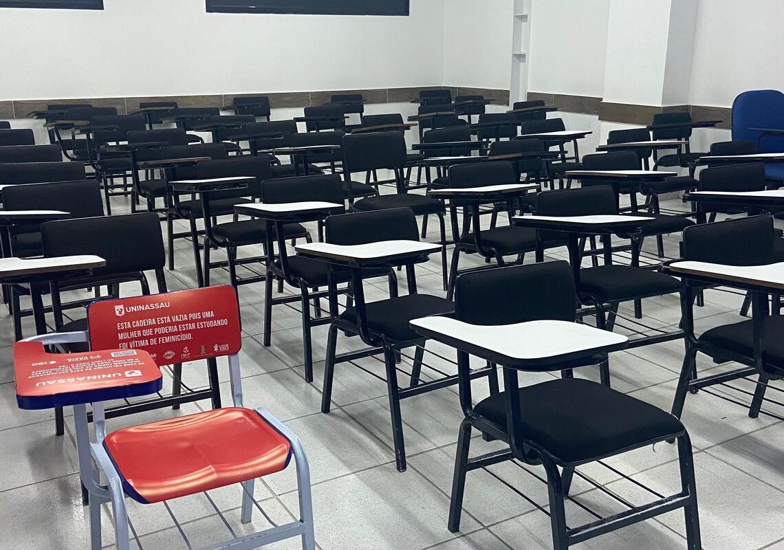 Jubs: com cadeiras vazias, campanha lembra vítimas de feminicídio