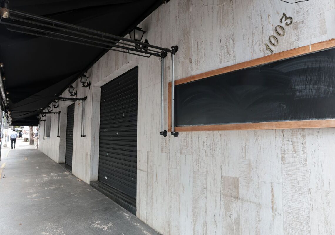 Vigilância Sanitária do DF interdita bebidas em rede de supermercados