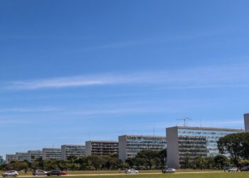 TCU suspende exigência de governo buscar centro da meta fiscal em 2025