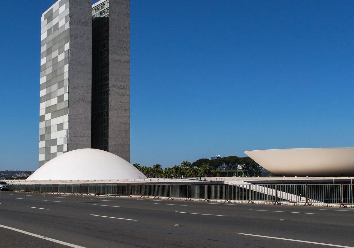 Hugo Motta confirma para hoje votação de isenção do Imposto de Renda