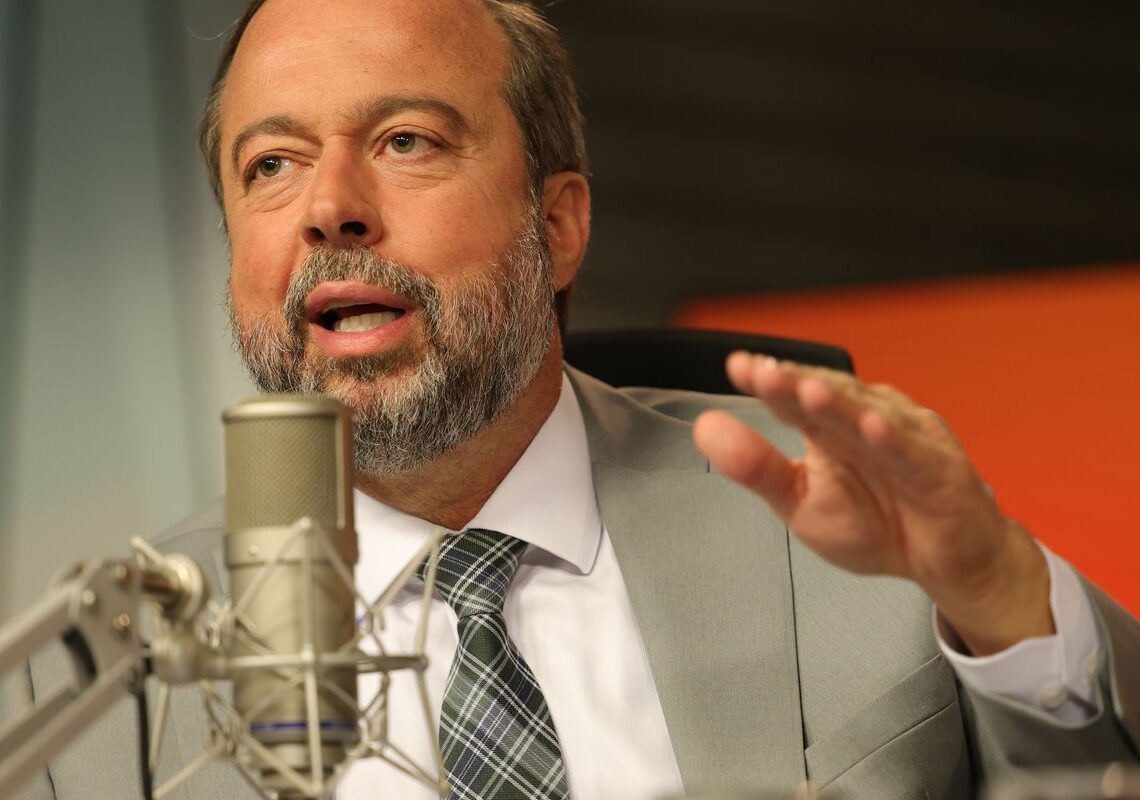 Não foi falta de energia, mas problema técnico, diz ministro Silveira