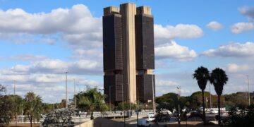 Inflação de 2025 ficará abaixo do teto da meta, em 4,45%