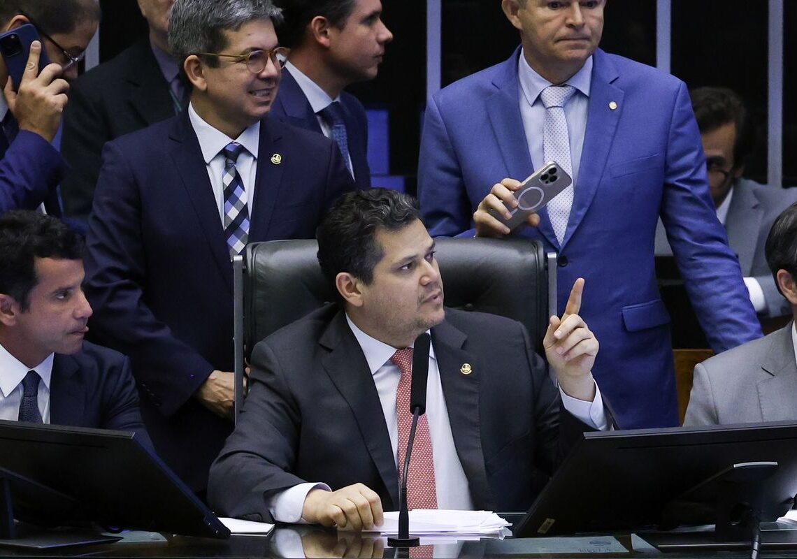Congresso aprova crédito de R$ 42 bi para Previdência e Bolsa Família