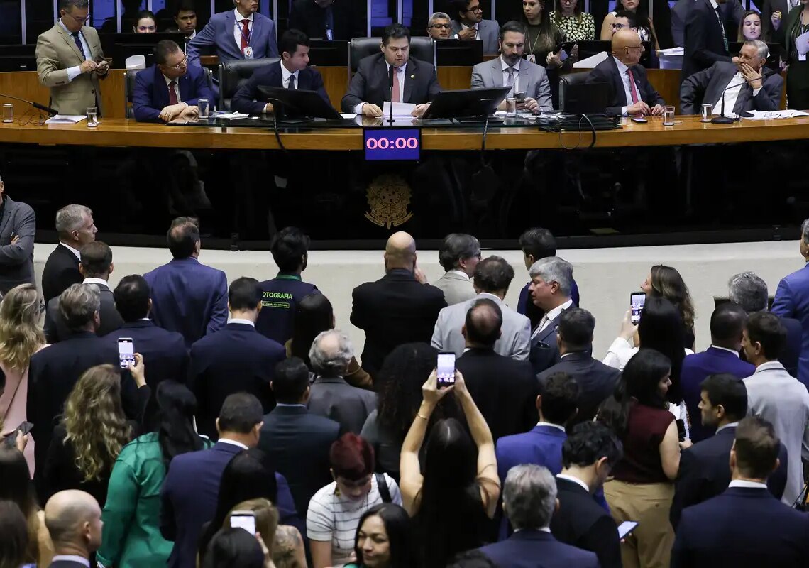 Congresso derruba 56 vetos ao PL do licenciamento ambiental