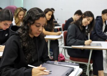 Conheça as regras para a prova de redação do Enem 2025 no domingo