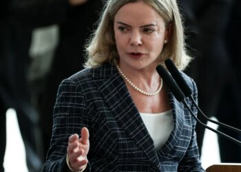 Derrite como relator do PL Antifacção contamina debate, diz Gleisi