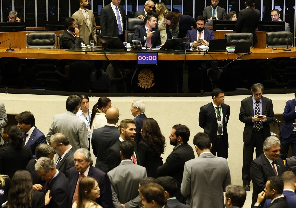 Câmara aprova ampliação gradual da licença-paternidade