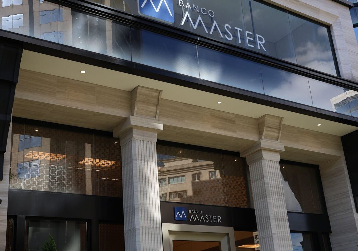 Especialistas alertam para golpes em ressarcimentos do Banco Master