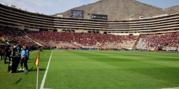 Ônibus atrasa e final da Libertadores começará às 18h15 (de Brasília)