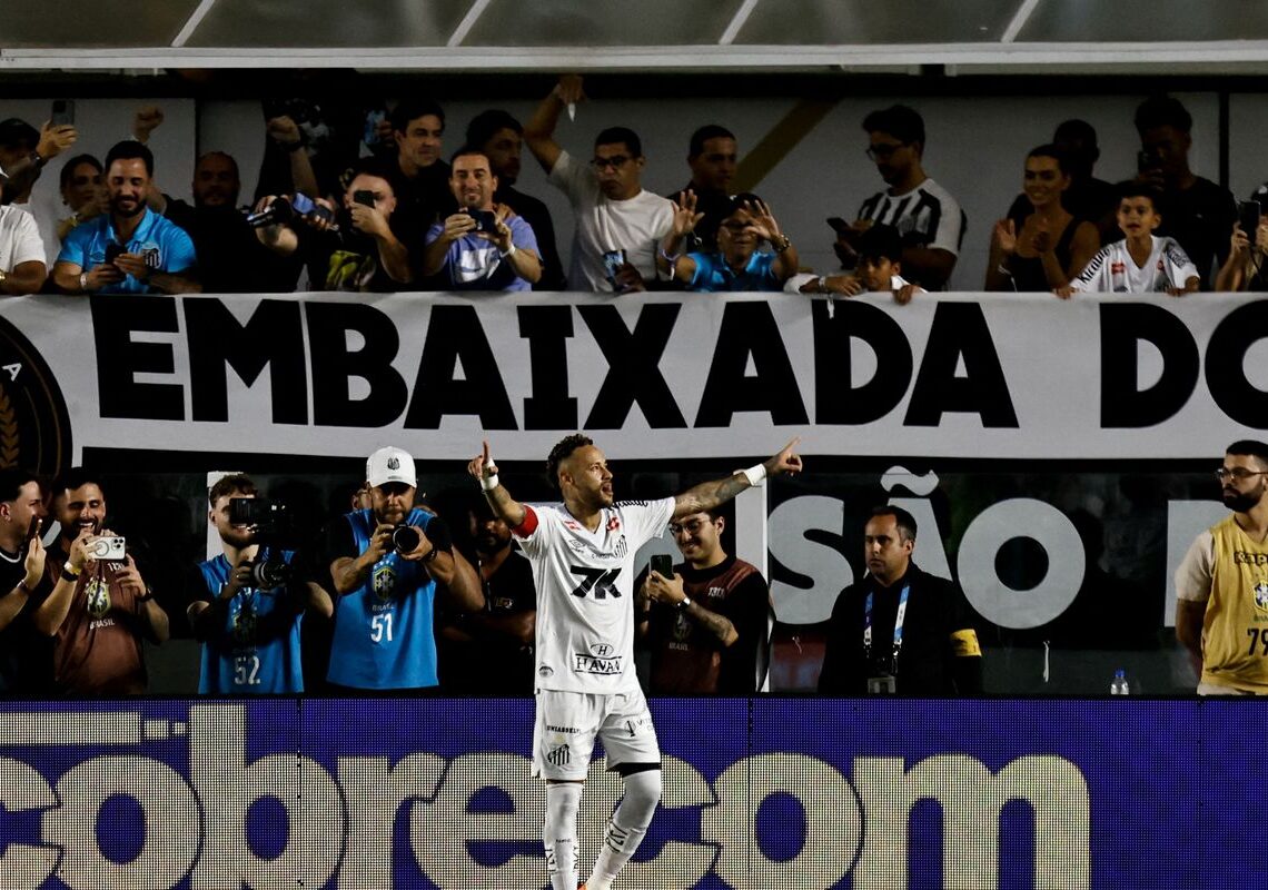 Brasileirão: Neymar marca, Santos vence e deixa zona de rebaixamento