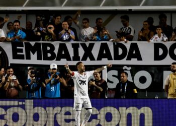Brasileirão: Neymar marca, Santos vence e deixa zona de rebaixamento
