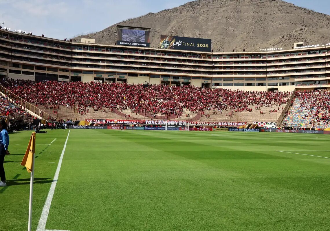 Ônibus atrasa e final da Liberadores começará às 18h30 (de Brasília)