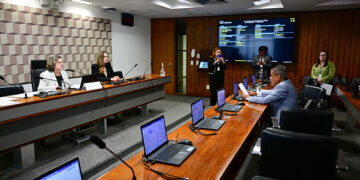 Estagiário pode ter licença médica sem desligamento do estágio, aprova CE — Senado Notícias