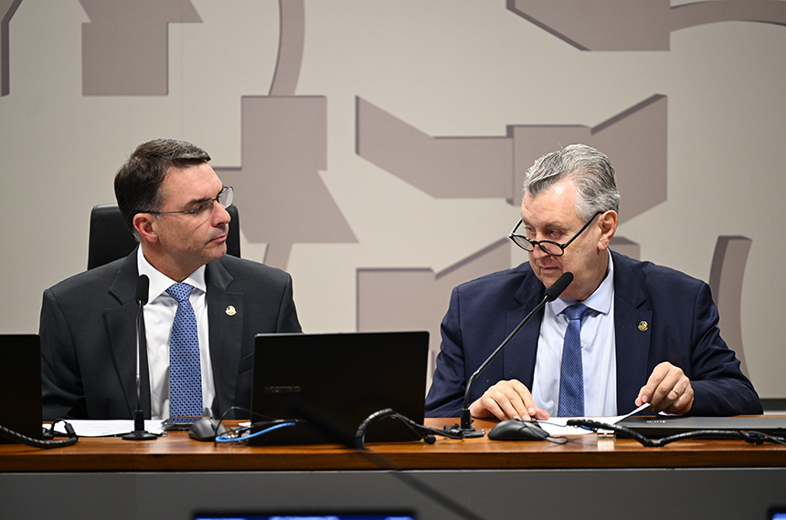 Projeto que facilita compra de armas de fogo é aprovado pela CSP — Senado Notícias