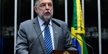 Flávio Arns comunica que governo aceitou alterar decreto sobre Apaes — Senado Notícias