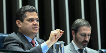 Aposentadoria especial para agentes de saúde será votada na terça, anuncia Davi — Senado Notícias