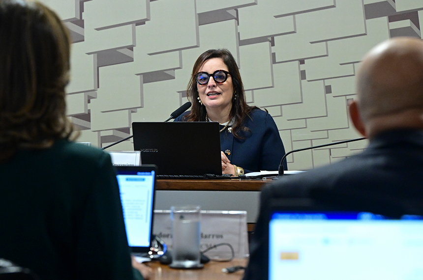 Plenário confirma indicada para ouvidoria da ANA — Senado Notícias