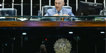 Confúcio Moura relata visita à cidade natal e destaca legado de Hagahús Araújo — Senado Notícias