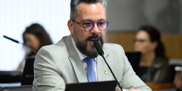 CE aprova regulamentação da profissão de multimídia — Senado Notícias