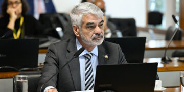 CE aprova obra do violonista Sebastião Tapajós como manifestação cultural — Senado Notícias