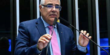 Girão aponta lobby e diz que governo Lula favorece laboratório — Senado Notícias