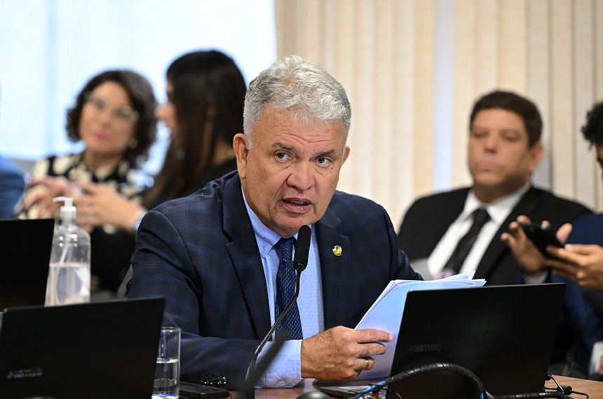 Avança projeto que realoca trabalhadores de estatais do setor elétrico privatizadas — Senado Notícias