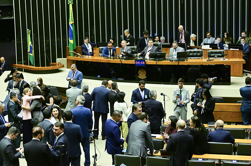 Aprovado crédito de R$ 34,3 bi para benefícios previdenciários e Bolsa Família — Senado Notícias