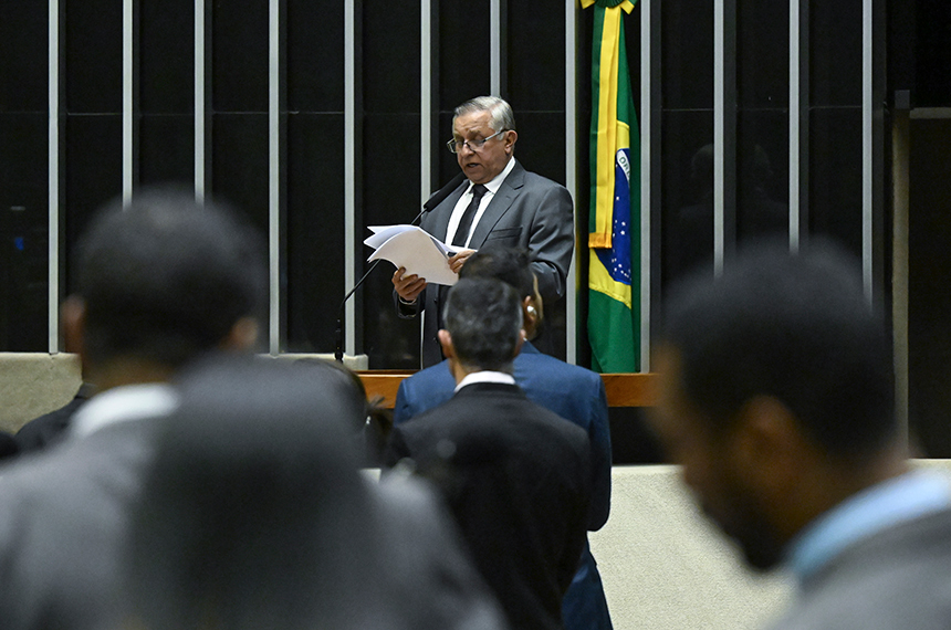 Congresso aprova cargos na Educação e recursos para forças de segurança do DF — Senado Notícias