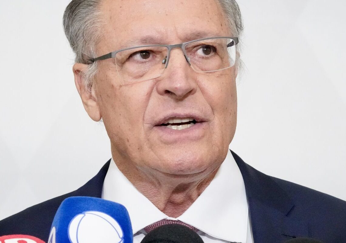 Alckmin diz esperar queda dos juros na próxima reunião do Copom