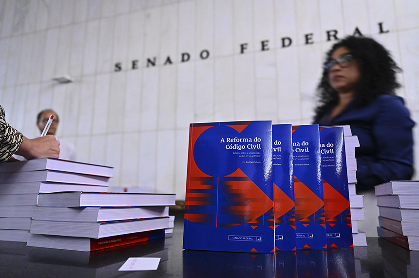 entenda o que está em debate e fuja das fake news — Senado Notícias