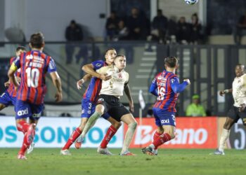 Mirando uma vaga na próxima Libertadores, Bahia recebe o Vasco