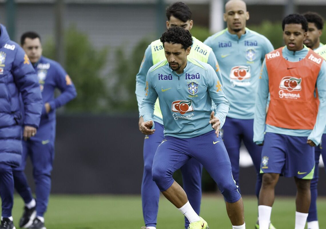 Com equipe completa, Ancelotti comanda atividade em Londres