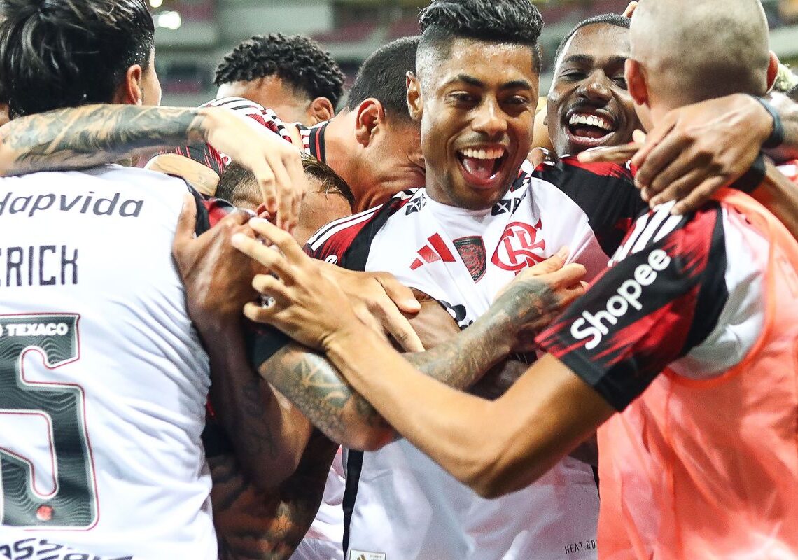 Flamengo goleia Sport e assume liderança do Campeonato Brasileiro