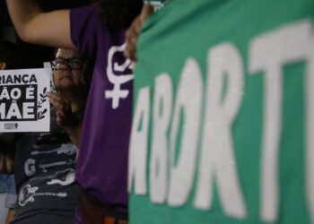 Sociedade pediátrica é contra projeto que dificulta aborto legal