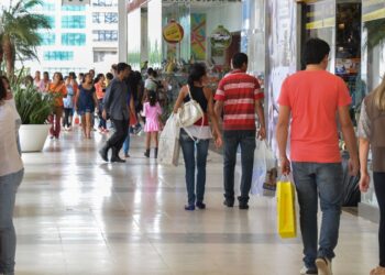 Vendas no comércio caem 0,3% em setembro; quinta queda em seis meses