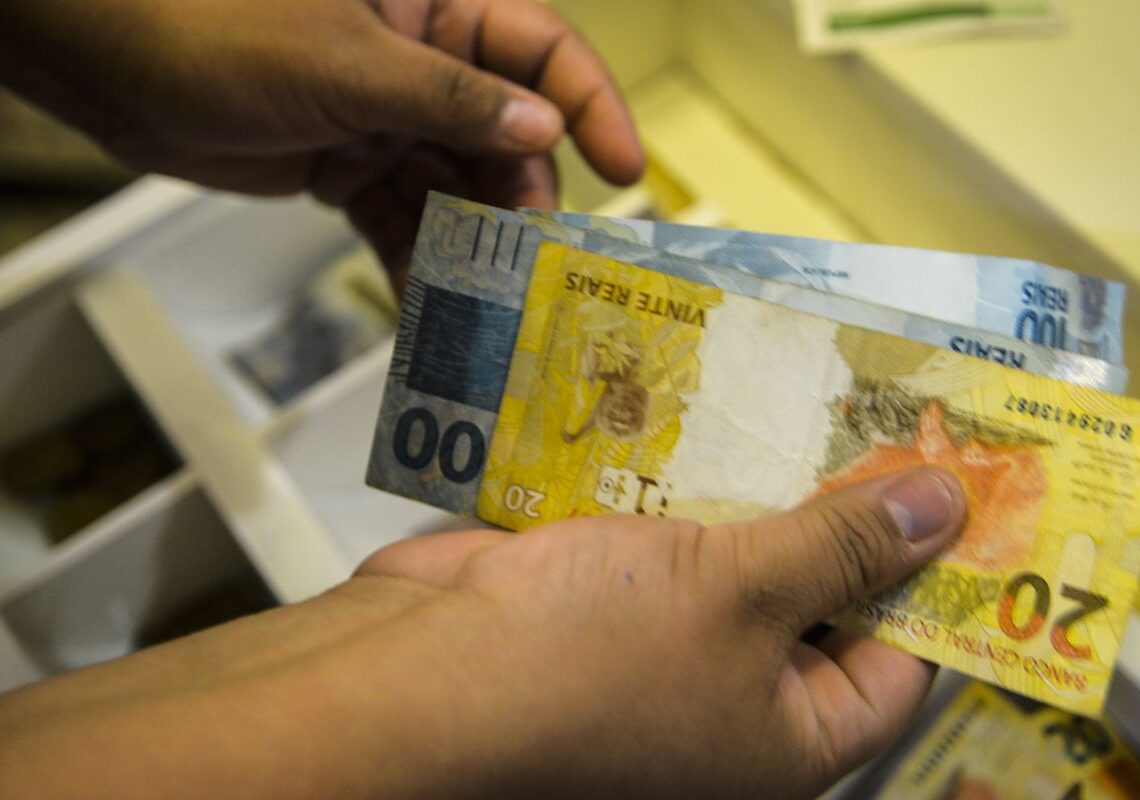 Lote extra de R$ 156,4 milhões do abono salarial será pago hoje