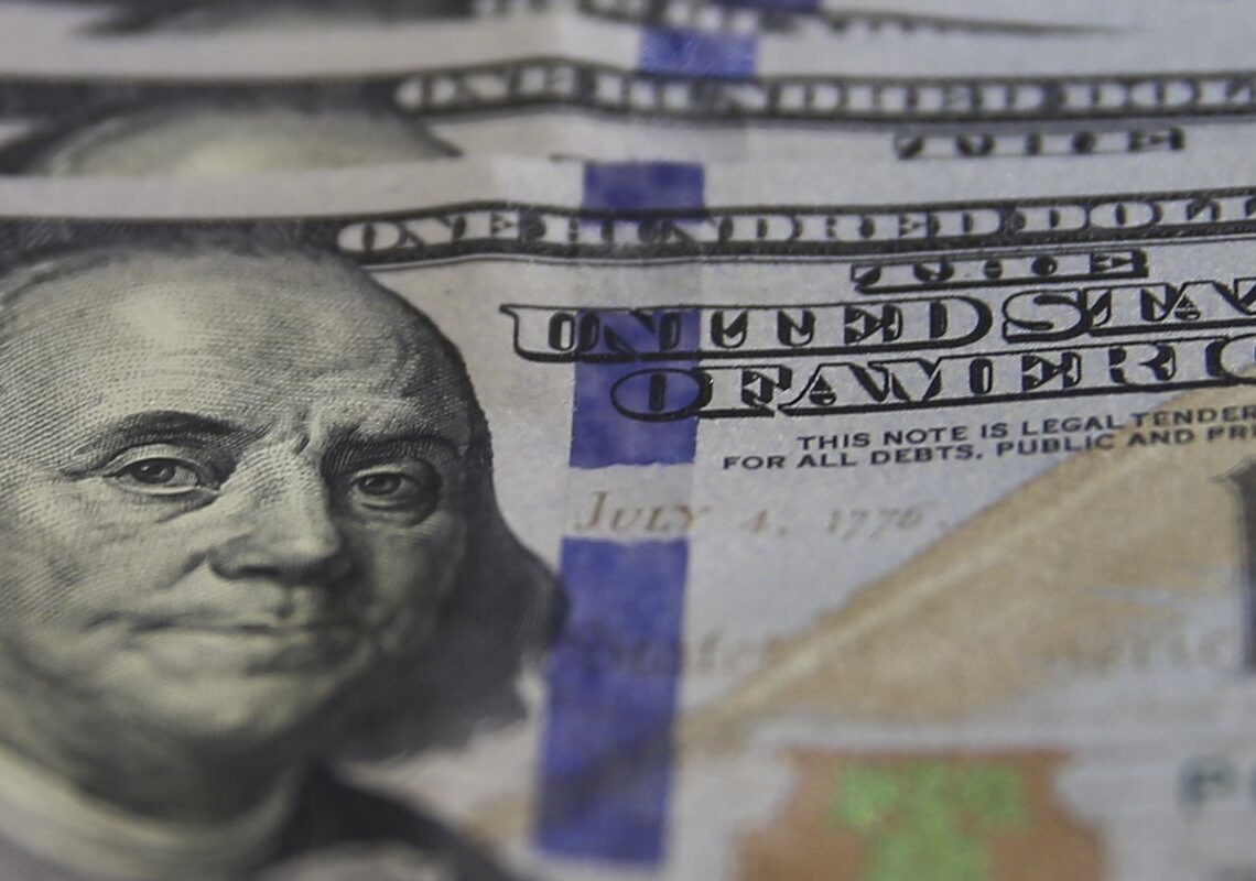 Dólar sobe para R$ 5,33 com espera de dados econômicos nos EUA
