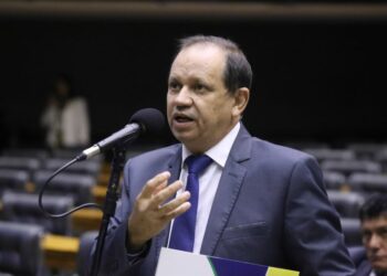 Comissão atribui a bombeiros definir regras para instalação de tomada de carro elétrico – Notícias