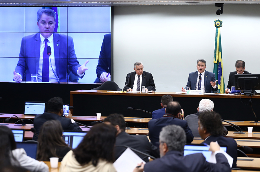 CMO aprova reajustes salariais para policiais do DF — Senado Notícias