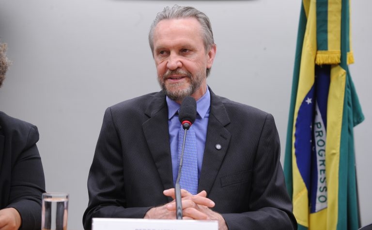 Debatedores pedem mudanças na habitação popular para evitar perda de imóvel por dívida de condomínio – Notícias