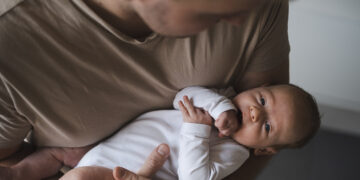 Licença-paternidade de 20 dias volta à análise do Senado — Senado Notícias