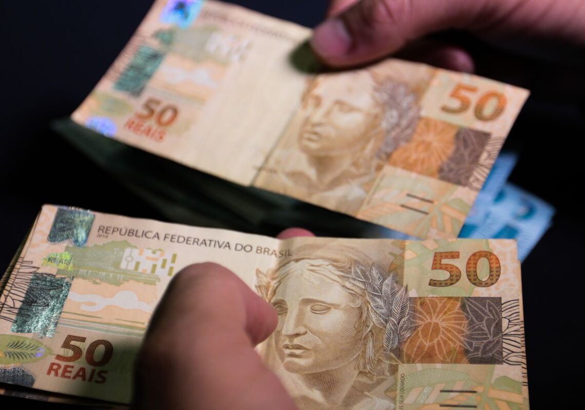 Brasileiros sacaram R$ 455,68 milhões esquecidos em bancos em setembro