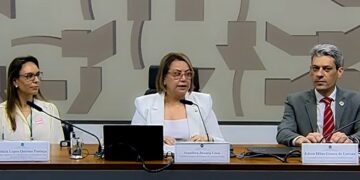 Debatedores defendem Julho Neon como mês nacional da saúde bucal — Senado Notícias