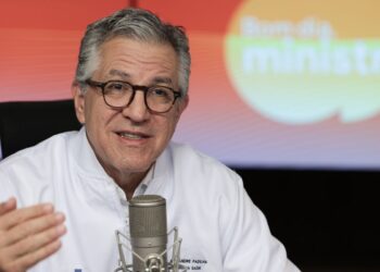 “Estamos vencendo essa batalha”, diz Padilha sobre vacinação