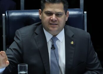 Alcolumbre critica decisão de Gilmar Mendes sobre impeachment no STF